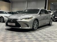 Lexus
              ES